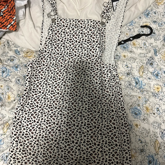 Kendall and Kylie Jean dress - Picture 2 of 2